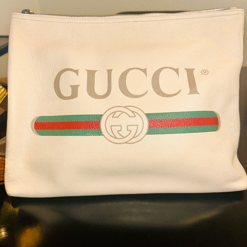 GUCCI Pebbled Calfskin Medium Logo Portfolio Clutch Ivory/Cream (Not white)
